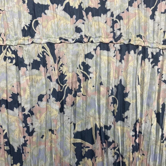 VINCE Top Lotus Pleated Floral Blue Pink Satin Oversized Blouse Plus Size 1X - Picture 6 of 7